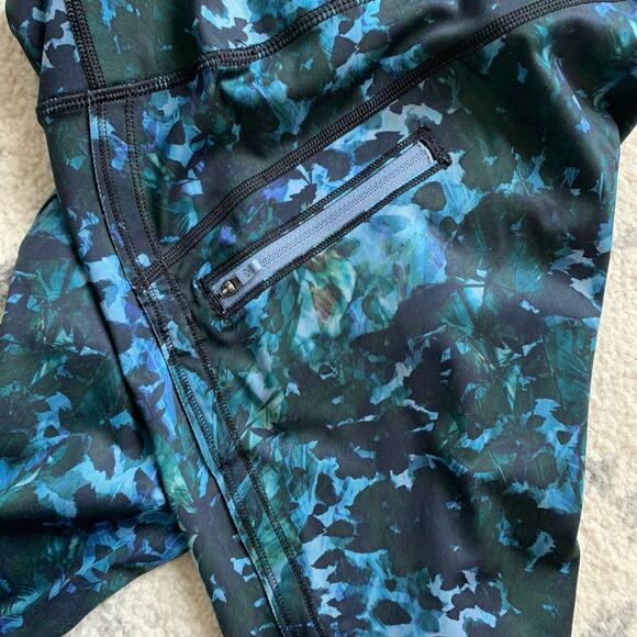 Lululemon Run: Top Speed Crop Size 6 floral backdrop blue - Picture 3 of 7